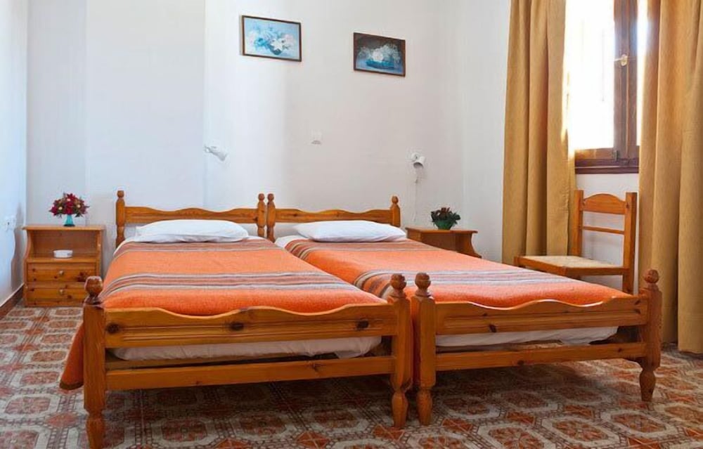 Basic Double Room photo 3