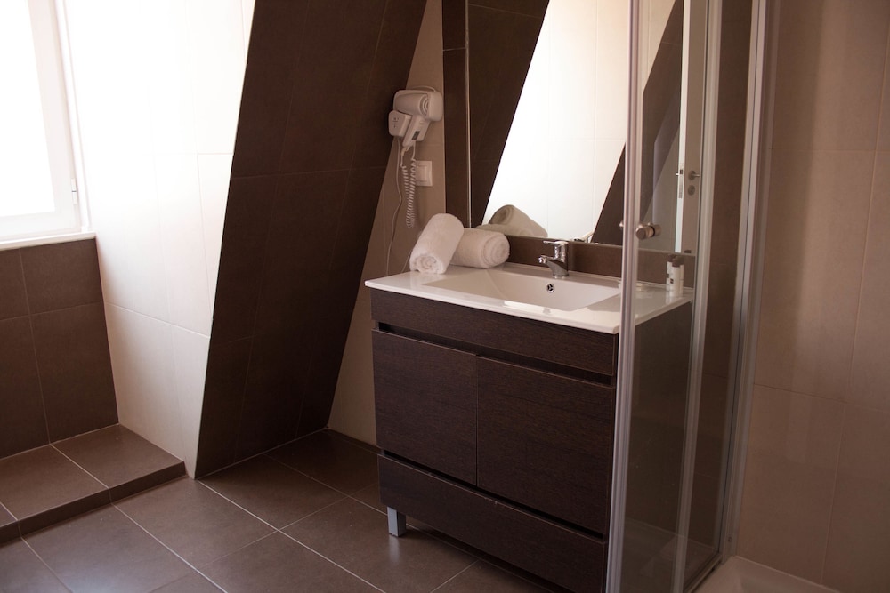 Double Room (Mansarde) thumbnail 5