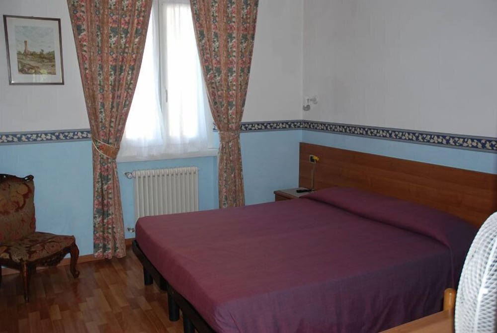 Double or Twin Room photo 3