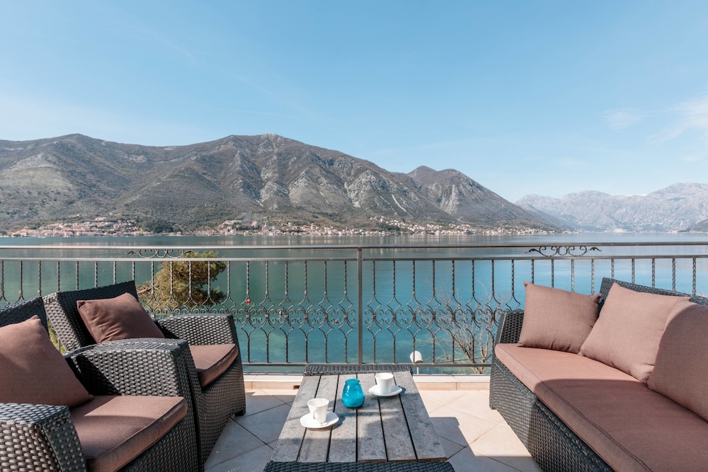 Comfort Apartment, 2 Bedrooms, Balcony, Sea View photo 1