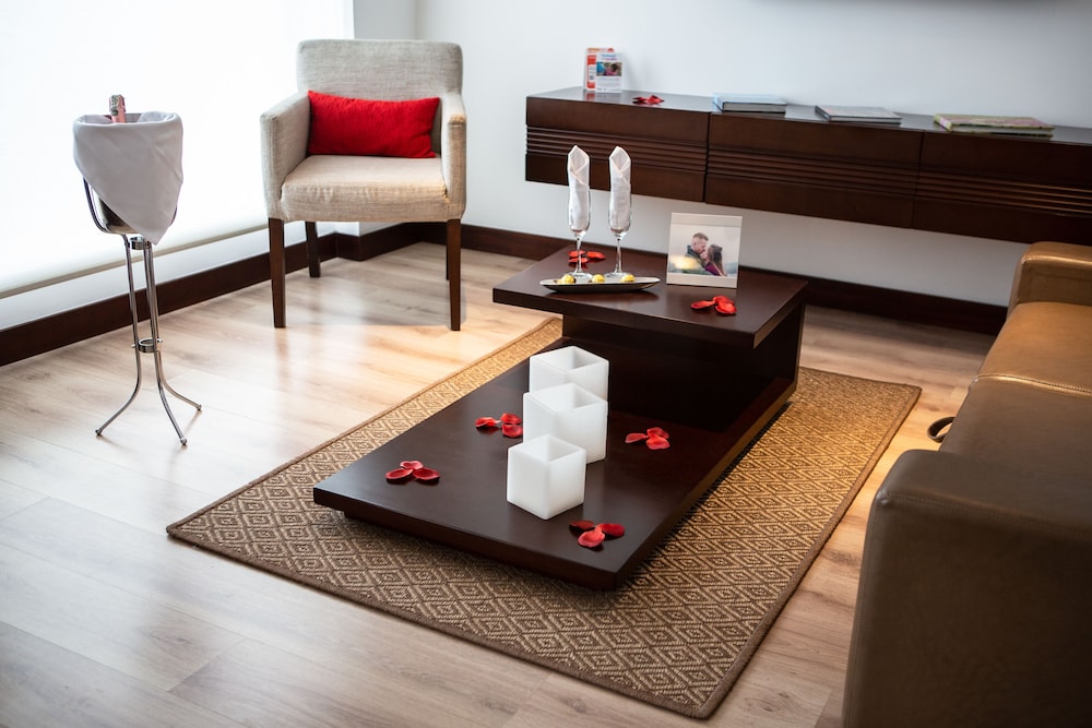 Suite, 1 King Bed, Non Smoking (Living Room) - Photo 16