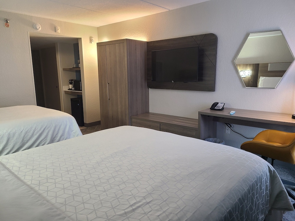Standard Room, 2 Queen Beds, Accessible (Communications) - Photo 4