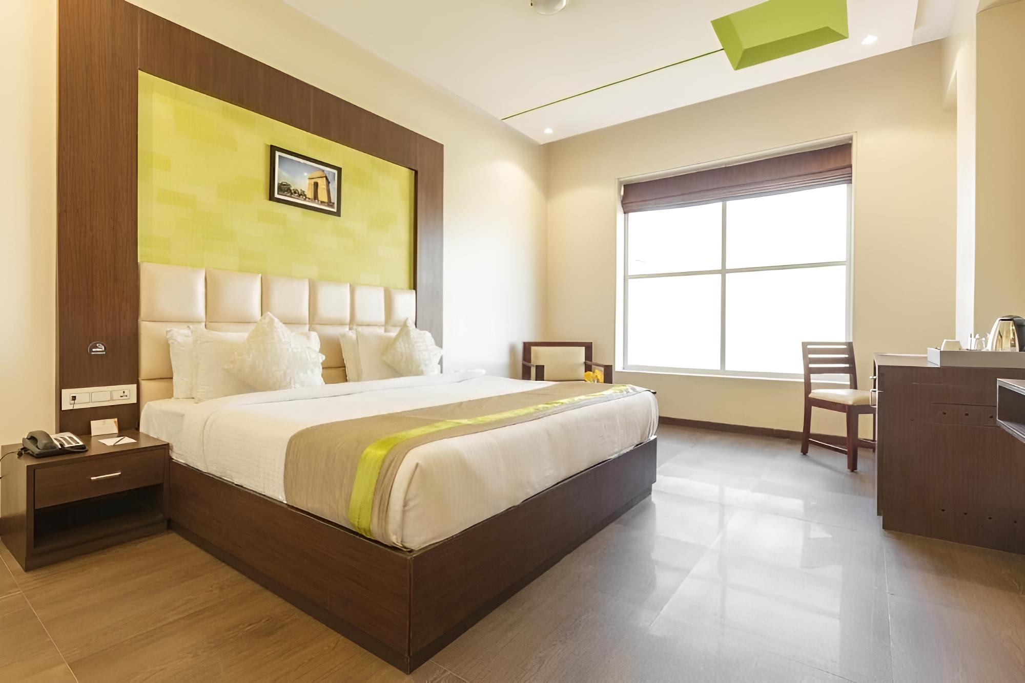 Executive Room - Photo 1