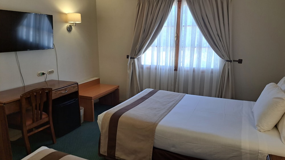 Standard Twin Room - Photo 5