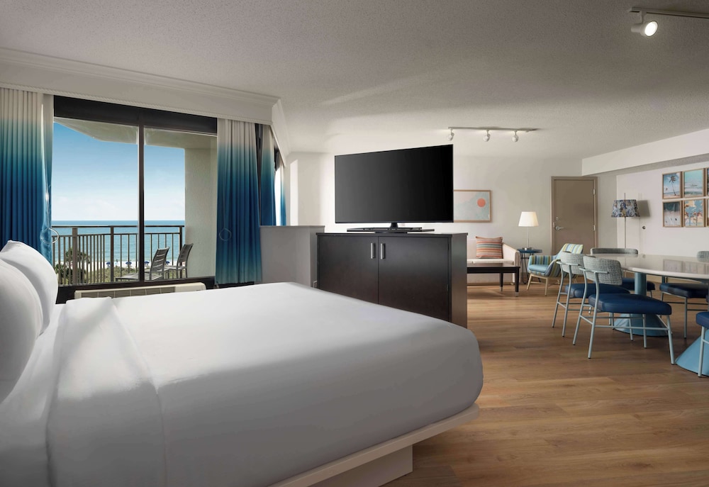1 King Bed Suite Oceanview - Photo 4