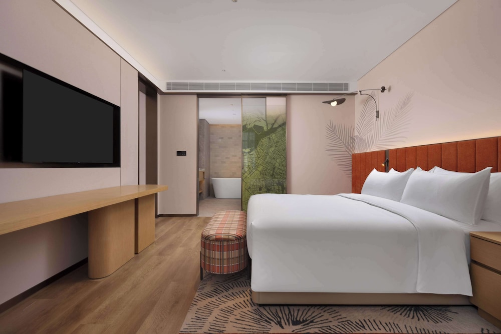 Deluxe Suite, 1 King Bed