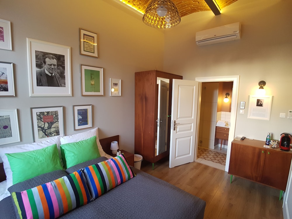 Classic Apartment photo 1