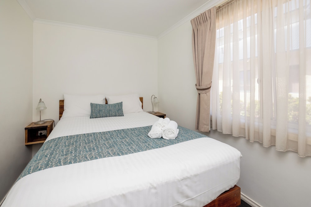 Basic Cabin, 2 Bedrooms, Kitchenette, Garden View (Ensuite Cabin) photo 2