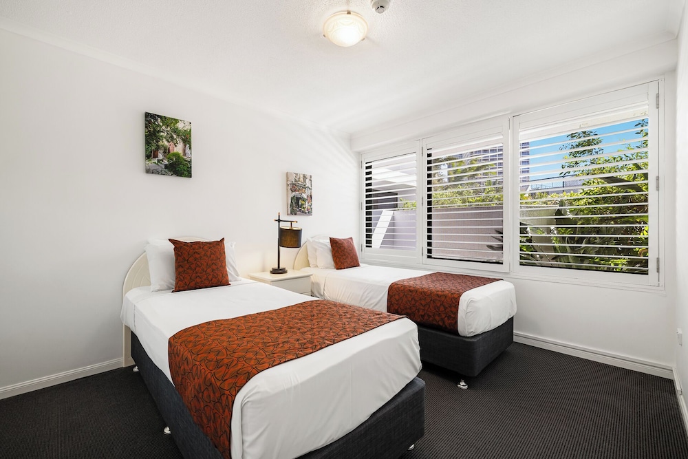 2 Bed Ocean View Apartment - Ground Floor photo 3