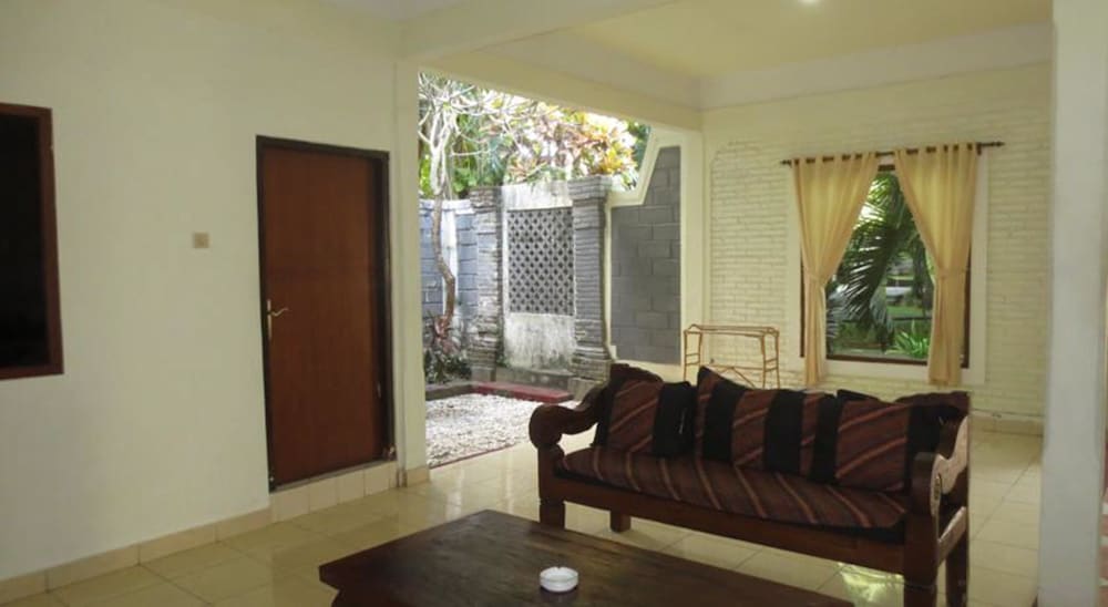 Family Room photo 3