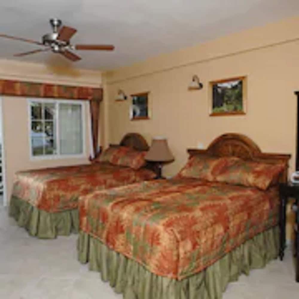 Family Room, 2 Double Beds, Ocean View photo 3