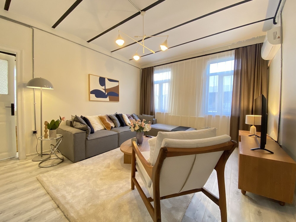 Apartment photo 1