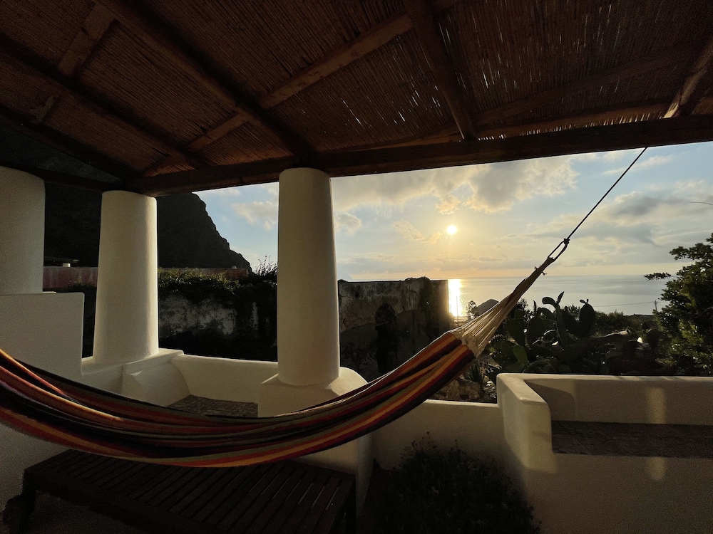 Classic Triple Room, Sea View photo 3
