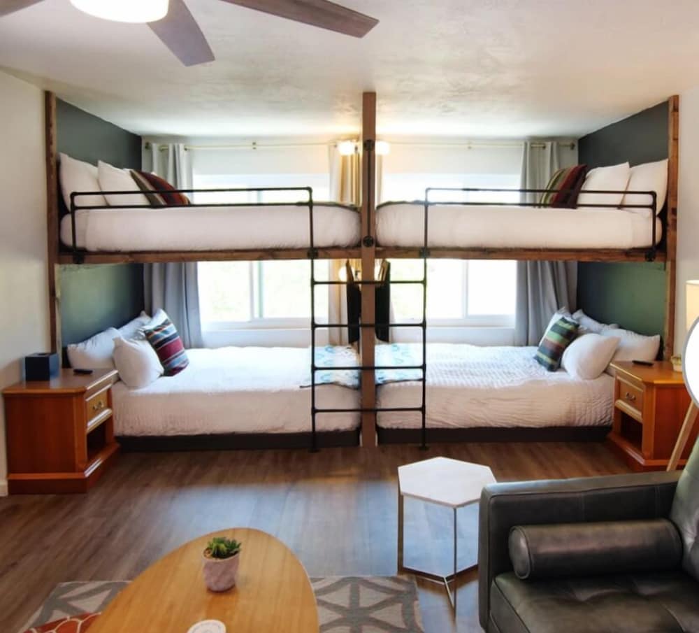 Family Quadruple Room photo 1