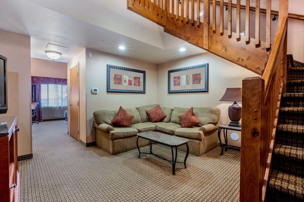 Loft, 1 King Bed, Non Smoking (Suite) - Photo 3