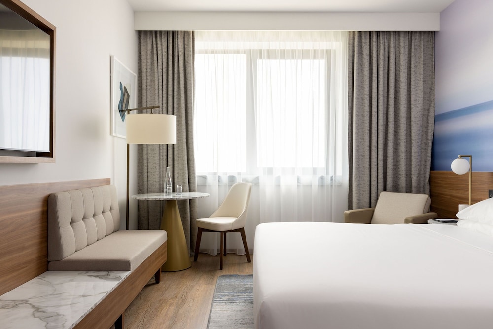 Deluxe Room, 1 King Bed, Sea View - Photo 1