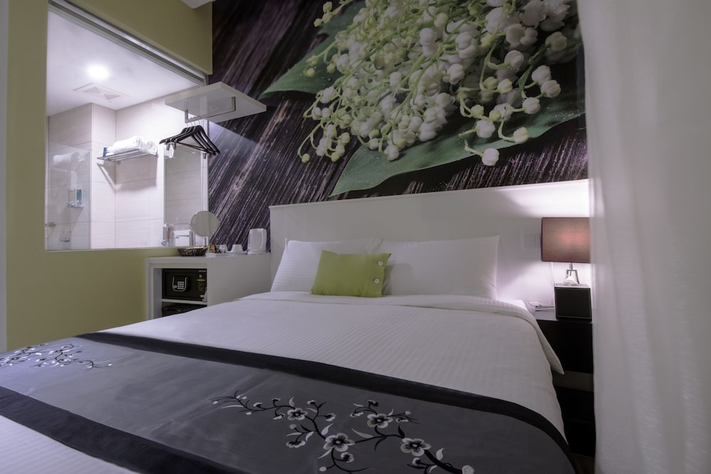 Deluxe Double Room (Silver) photo 2