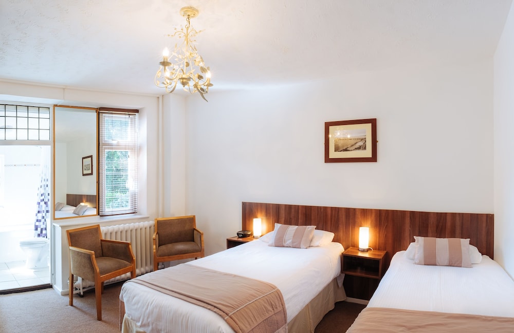 Standard Twin Room, Ensuite photo 2