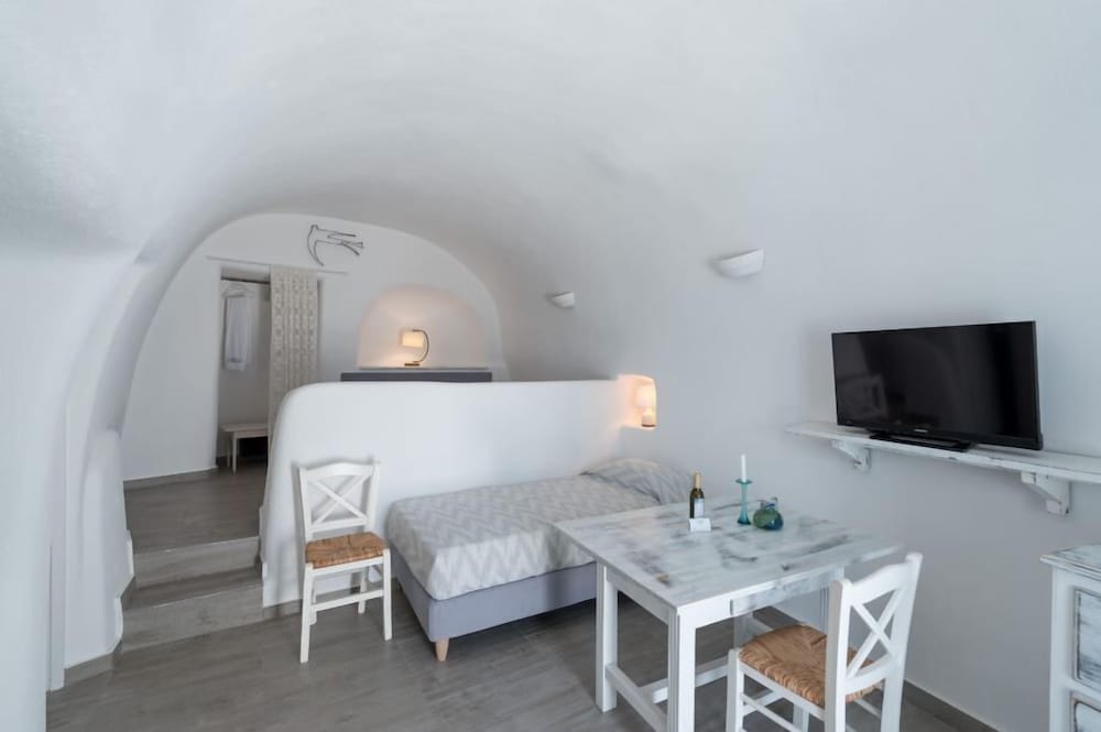 Traditional Studio, Annex Building (Caldera View (2-3 Adults))