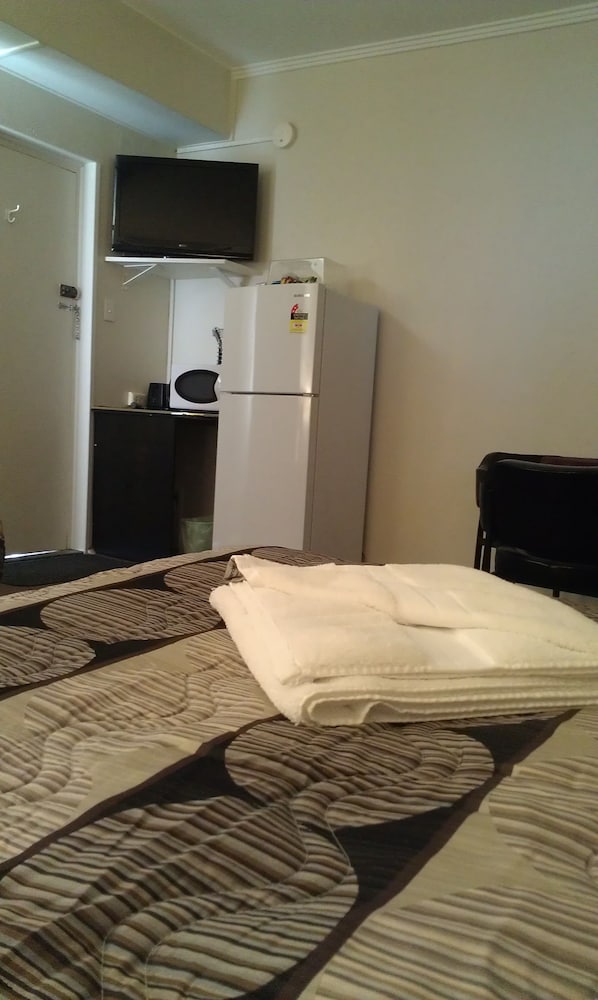 Standard Room, Non Smoking, Refrigerator photo 2