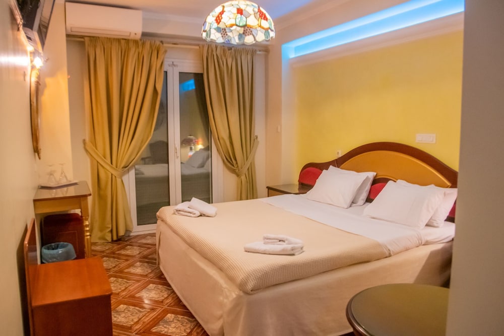 Deluxe Double Room, 1 Queen Bed photo 3