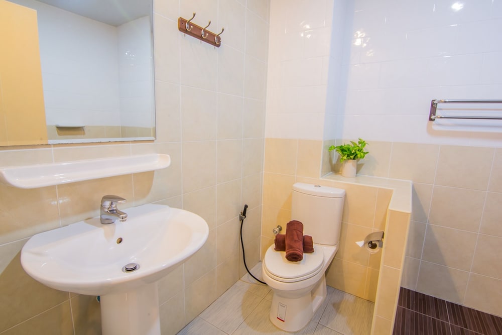 Standard Double Room with Balcony - Photo 10