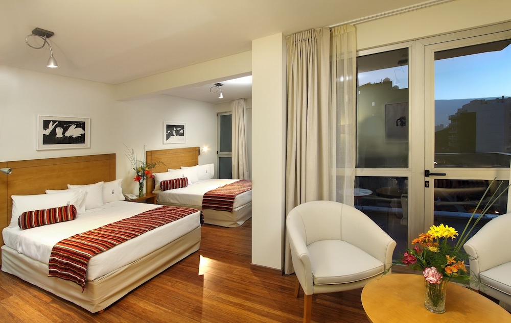 Suite, 2 Queen Beds, Corner photo 2