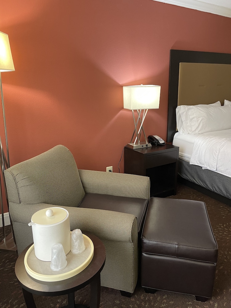 Standard Room, 2 Queen Beds, Courtyard View - Photo 4