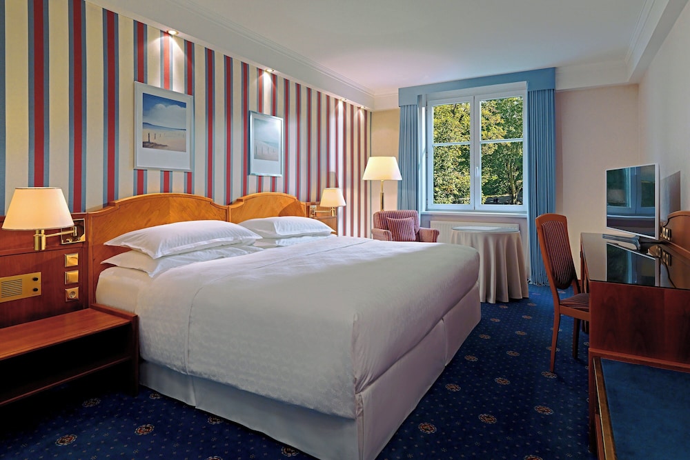 Classic Room, 1 King Bed, City View - Photo 3