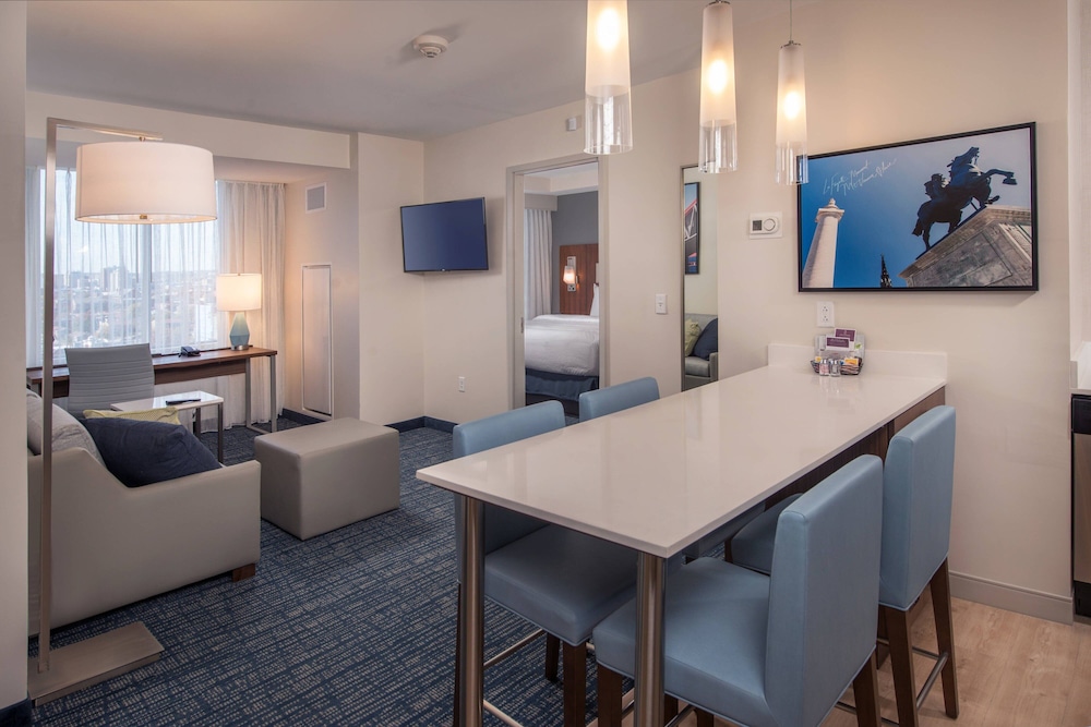 Suite, 2 Bedrooms (Mobility Accessible, Roll-In Shower) photo 3