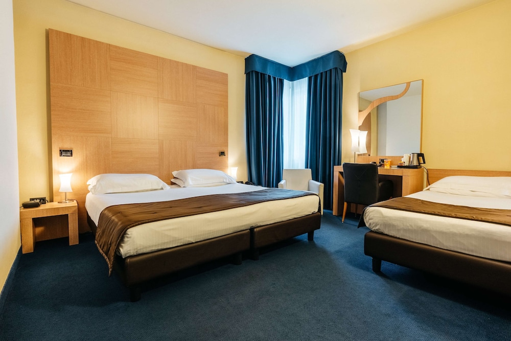 Superior Room, 3 Twin Beds - Photo 1
