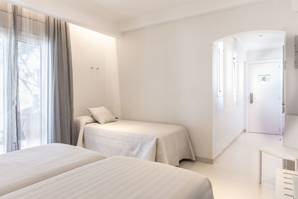 Triple Room, Balcony