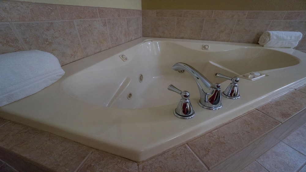 Standard Room, 1 King Bed, Jetted Tub - Photo 5