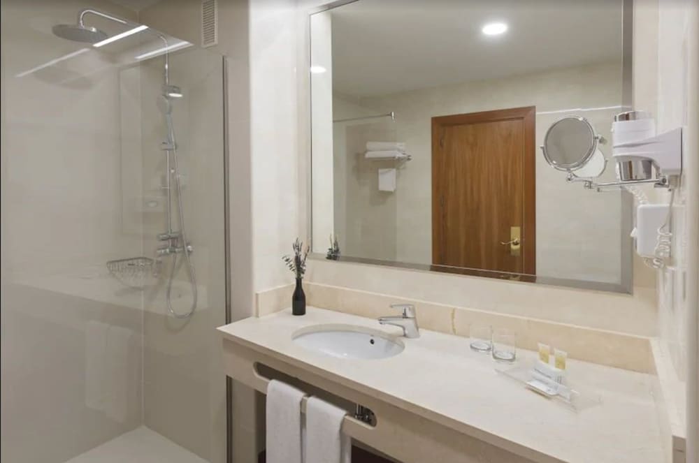 Executive Double Room Single Use - Photo 7