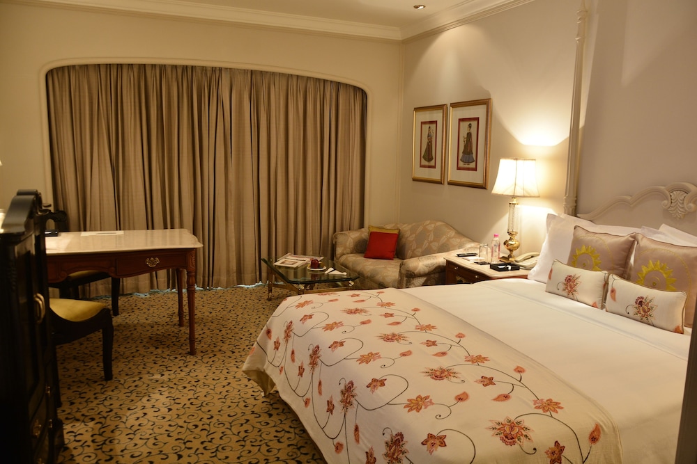 Superior Room King Bed Diplomatic Enclave View