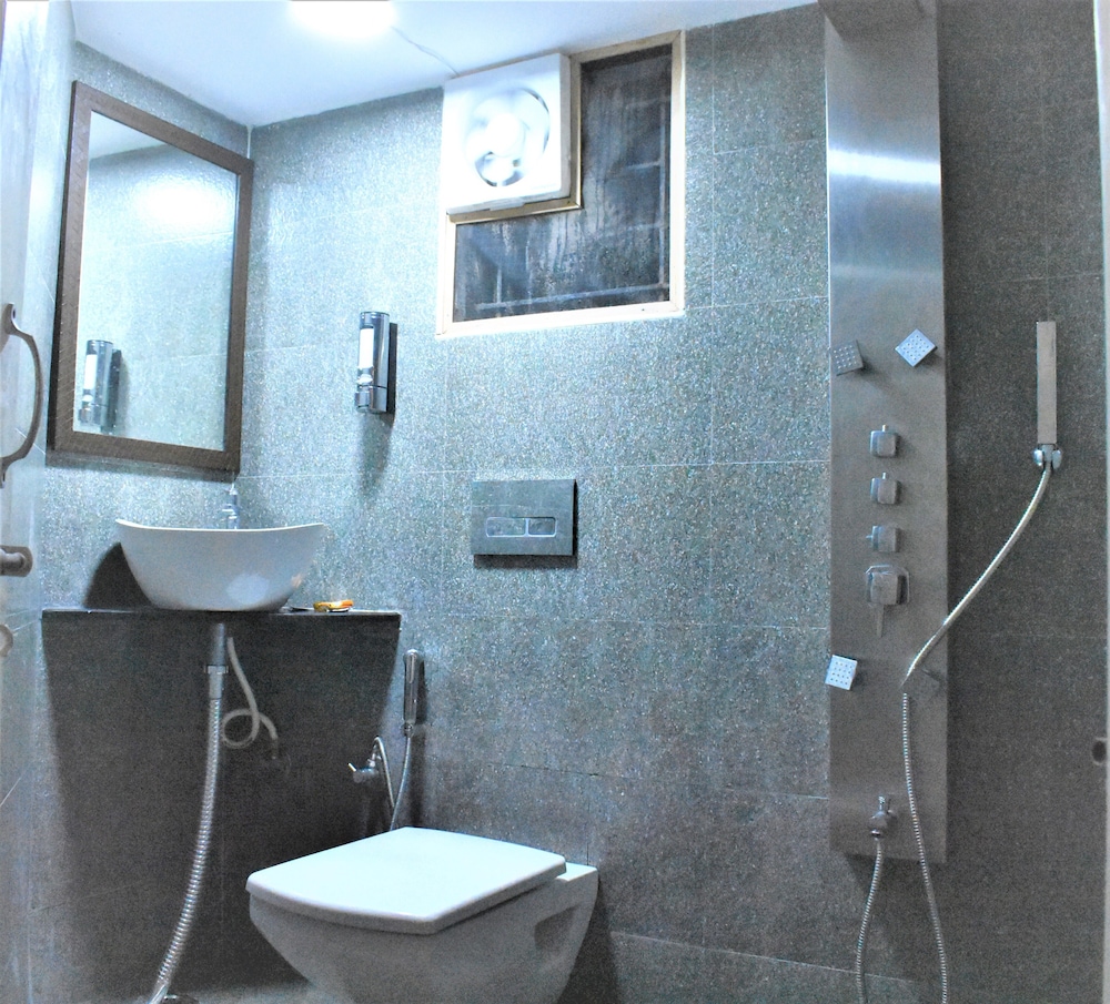 Panoramic Penthouse, 2 Bedrooms, Refrigerator & Microwave, Garden View photo 2