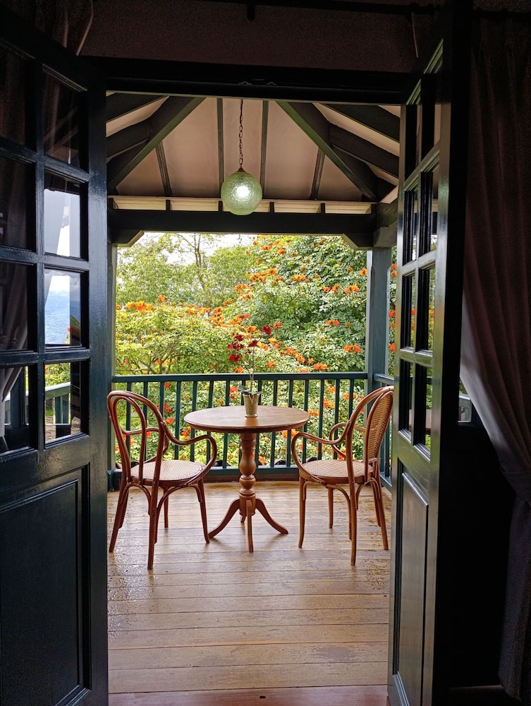 Premier Room, 1 King Bed, Garden View photo 2