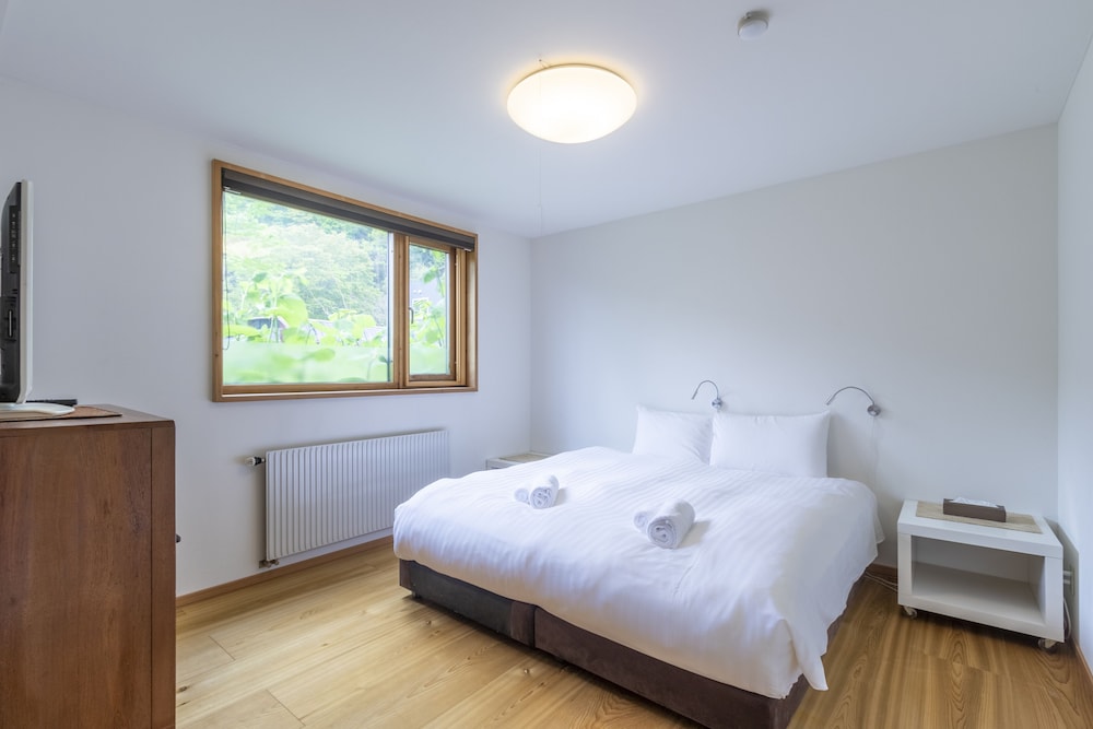 Room, 1 King Bed with Sofa bed (Hearing Accessible) - Photo 4