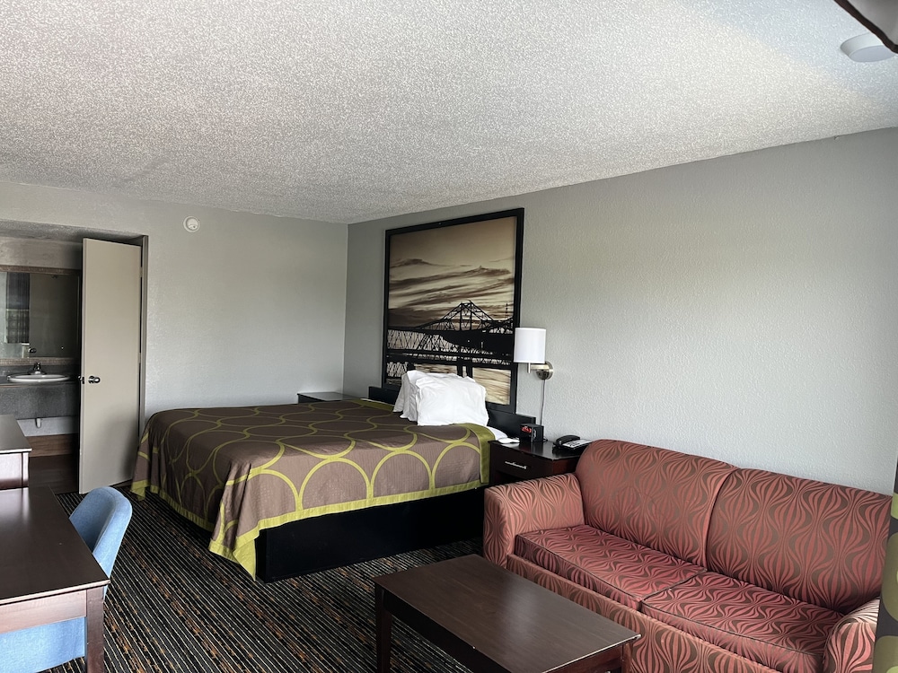 Standard Room, 1 King Bed, Non Smoking (First Floor) - Photo 4