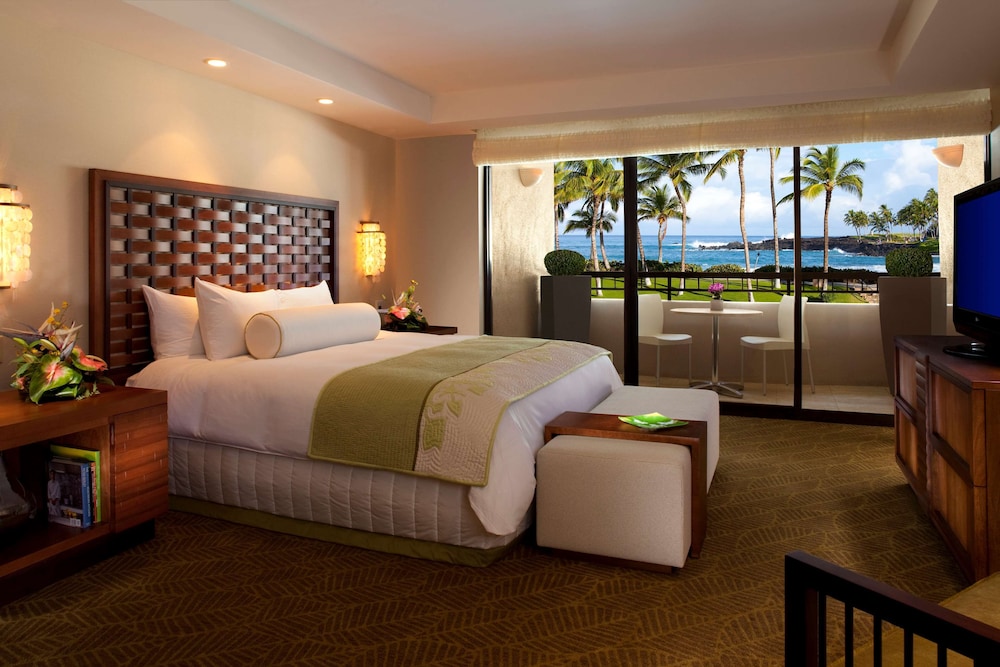 Makai 1 Bedroom Owner Suite, Ocean View, 1 King & Queen Sofa Bed, two floors