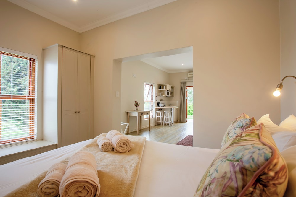 Open plan suite queen photo 1