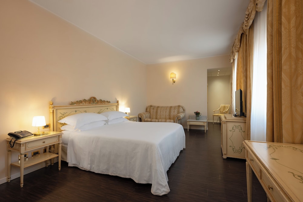 Deluxe Room - Photo 9