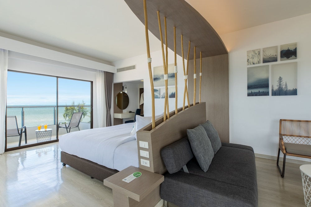 Suite, 1 King Bed (Ocean) - Photo 14