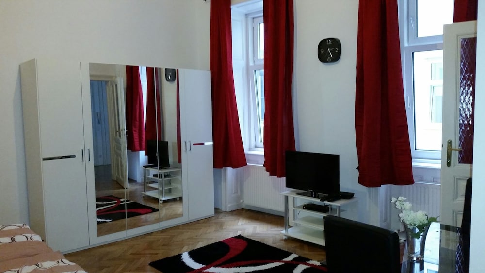 Business Apartment, 1 Bedroom, Kitchen, Courtyard View (excluded 35 EUR Cleaning Fee per stay)