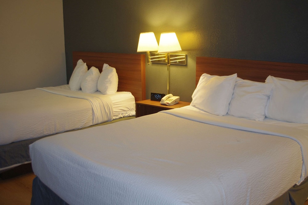 Standard Room, 2 Queen Beds, Non Smoking - Photo 3