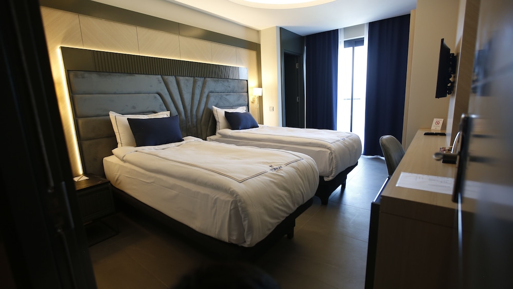 Standard Room, Multiple Beds, City View