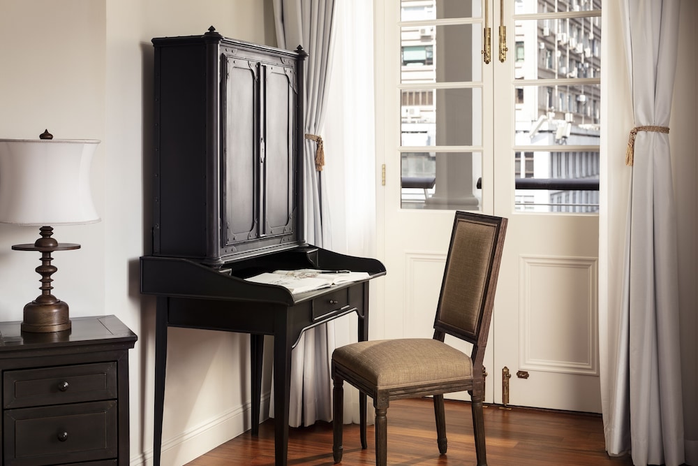 Corner Suite photo 3