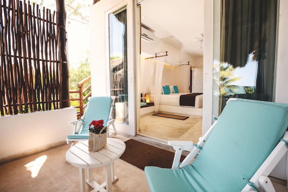 Beachfront Rooftop Beach View