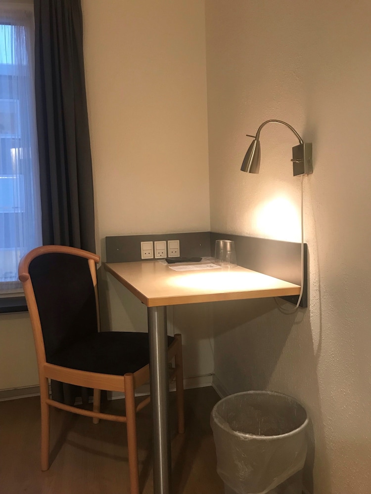 Standard Double Room, 2 Twin Beds, Non Smoking Pet Friendly photo 2