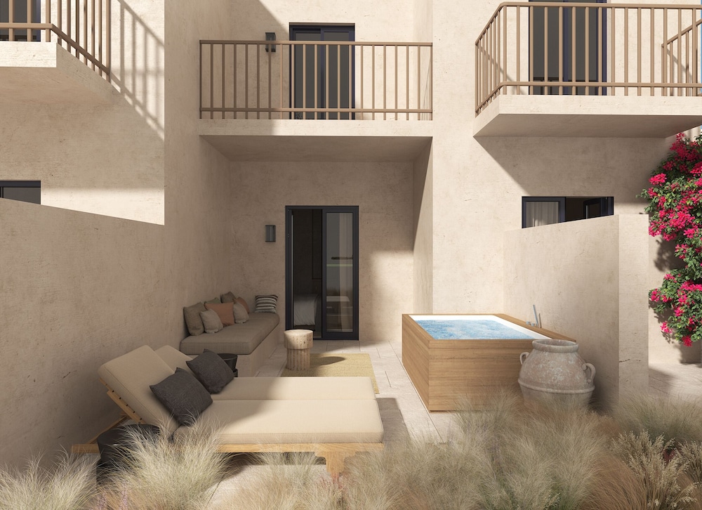 Comfort Room with Jacuzzi - Photo 3